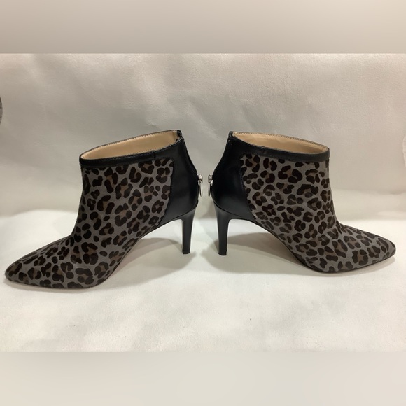 LIKE NEW 👠 Adrianne Vittadini  Nyla Ankles Booties - Picture 2 of 9